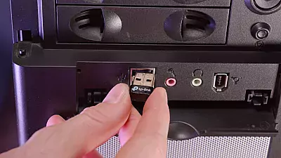 Bluetooth Dongle wird in den PC eingesteckt