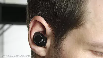 Ohr mit Kopfhörer