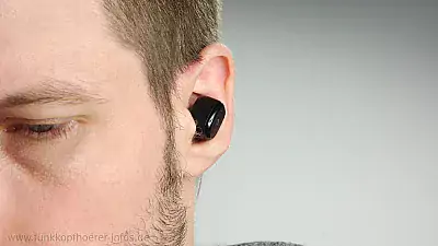 Ohr mit Kopfhörer