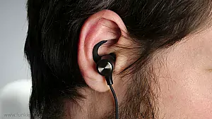 Ohr mit Kopfhörer